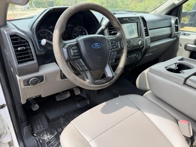 Ford Super Duty F-250 SRW Vehicle Full-screen Gallery Image 11