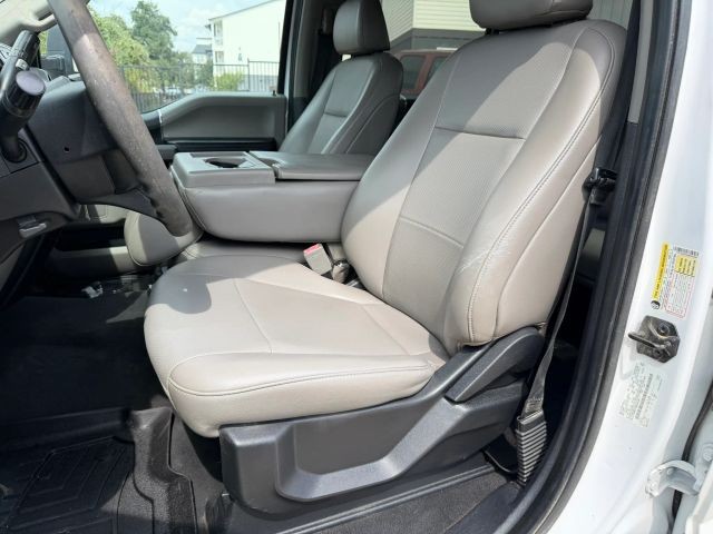Ford Super Duty F-250 SRW Vehicle Full-screen Gallery Image 12