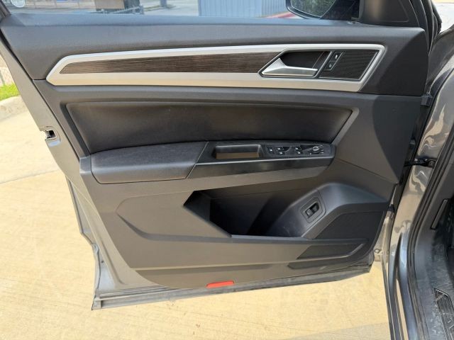 Volkswagen Atlas Vehicle Full-screen Gallery Image 10