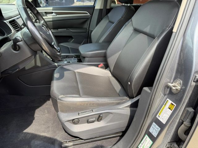 Volkswagen Atlas Vehicle Full-screen Gallery Image 12