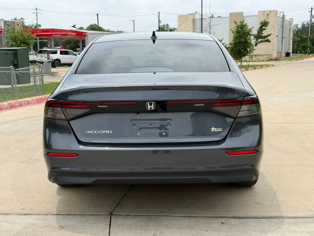 Honda Accord Sedan Vehicle Full-screen Gallery Image 05