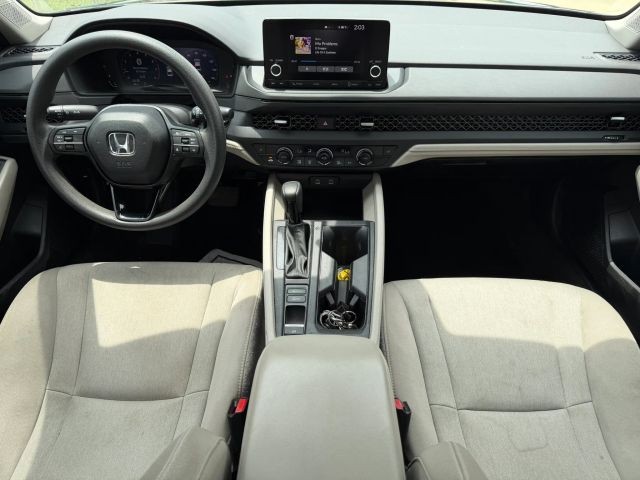 Honda Accord Sedan Vehicle Full-screen Gallery Image 11