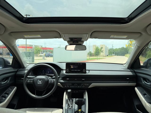 Honda Accord Sedan Vehicle Full-screen Gallery Image 12