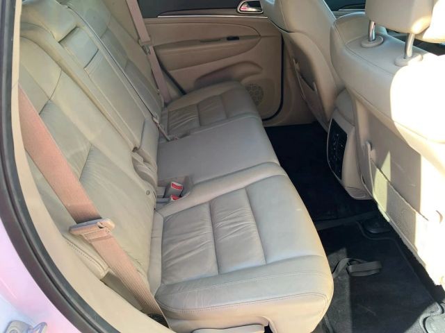 Jeep Grand Cherokee Vehicle Full-screen Gallery Image 08