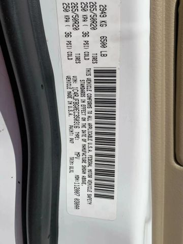 Jeep Grand Cherokee Vehicle Full-screen Gallery Image 15