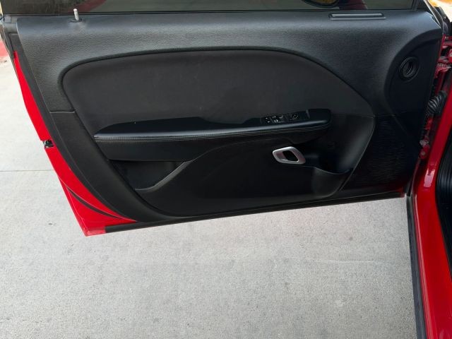 Dodge Challenger Vehicle Full-screen Gallery Image 09