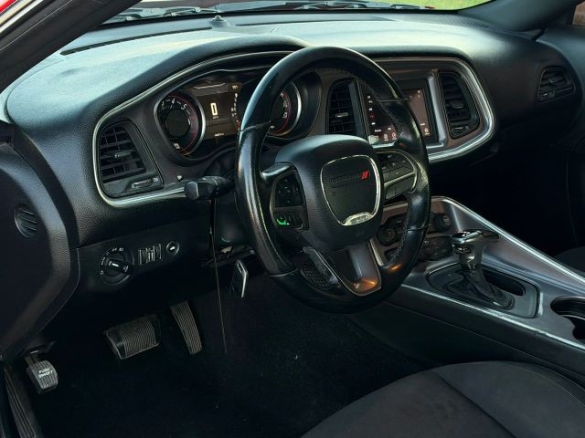 Dodge Challenger Vehicle Full-screen Gallery Image 10
