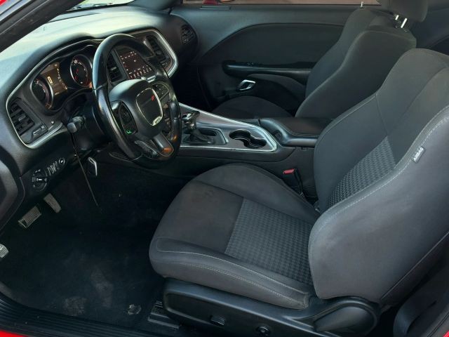 Dodge Challenger Vehicle Full-screen Gallery Image 11