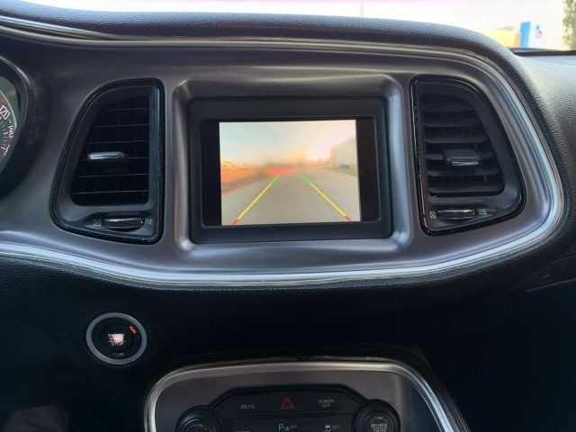 Dodge Challenger Vehicle Full-screen Gallery Image 13