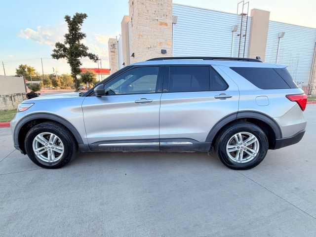 Ford Explorer Vehicle Full-screen Gallery Image 03