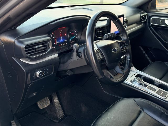 Ford Explorer Vehicle Full-screen Gallery Image 10