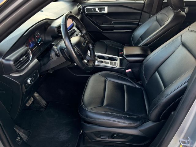 Ford Explorer Vehicle Full-screen Gallery Image 11