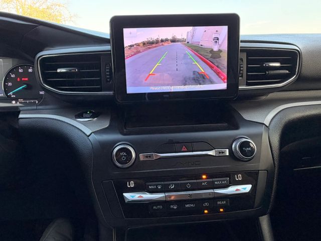 Ford Explorer Vehicle Full-screen Gallery Image 15