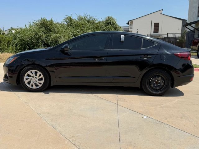 Hyundai Elantra Vehicle Full-screen Gallery Image 03