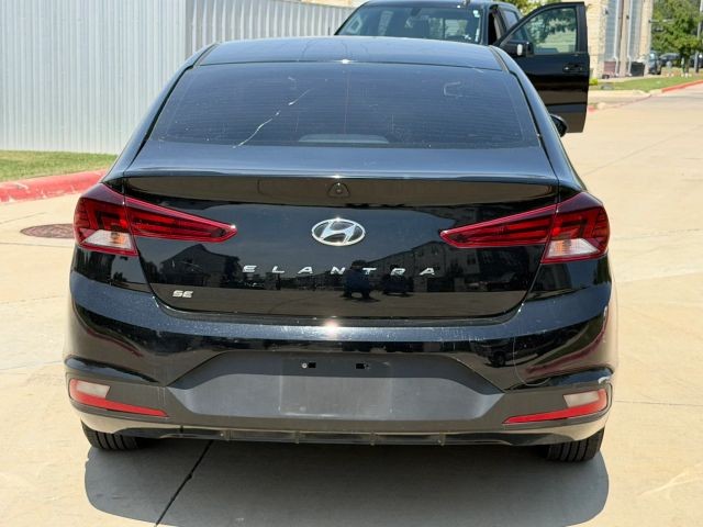 Hyundai Elantra Vehicle Full-screen Gallery Image 05