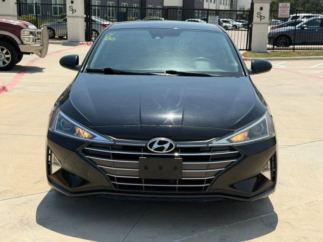 Hyundai Elantra Vehicle Full-screen Gallery Image 09