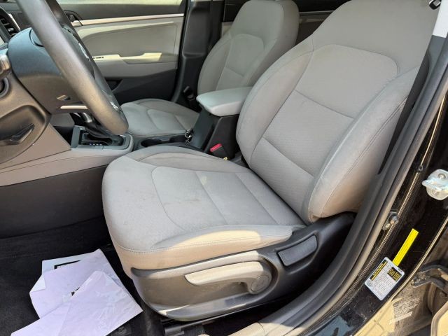 Hyundai Elantra Vehicle Full-screen Gallery Image 12