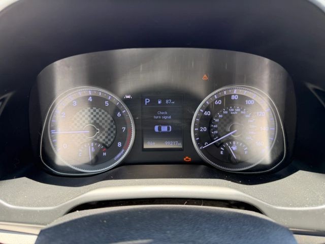 Hyundai Elantra Vehicle Full-screen Gallery Image 13