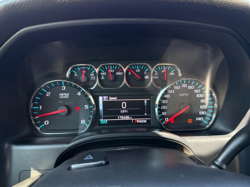 Chevrolet Silverado 1500 Vehicle Full-screen Gallery Image 13
