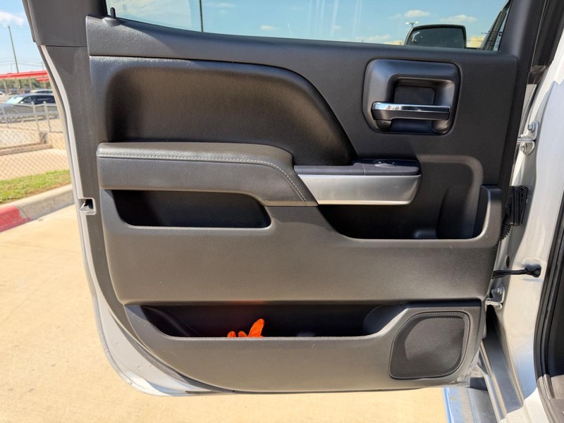 Chevrolet Silverado 1500 Vehicle Full-screen Gallery Image 16