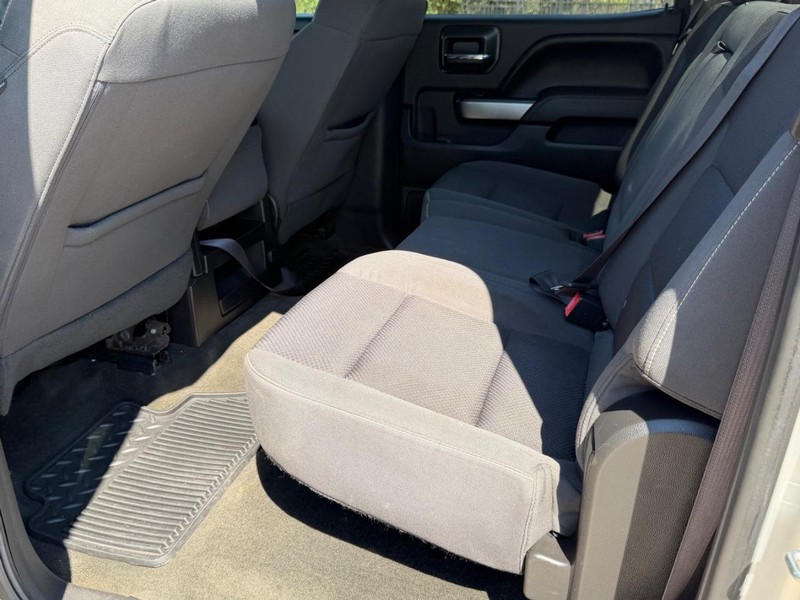 Chevrolet Silverado 1500 Vehicle Full-screen Gallery Image 17