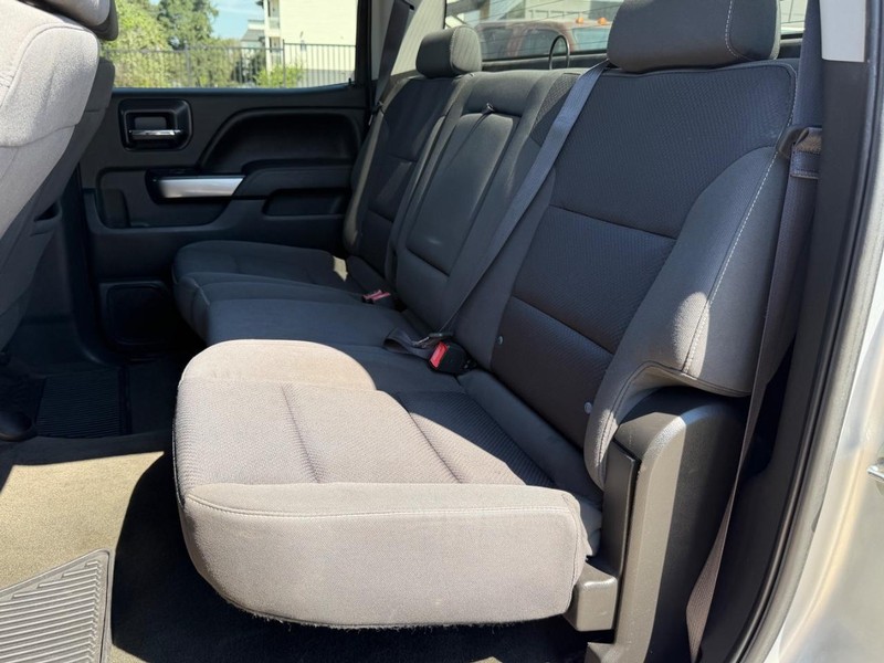 Chevrolet Silverado 1500 Vehicle Full-screen Gallery Image 18