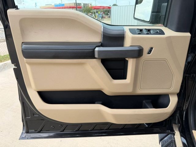 Ford F-150 Vehicle Full-screen Gallery Image 10