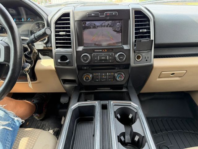 Ford F-150 Vehicle Full-screen Gallery Image 15