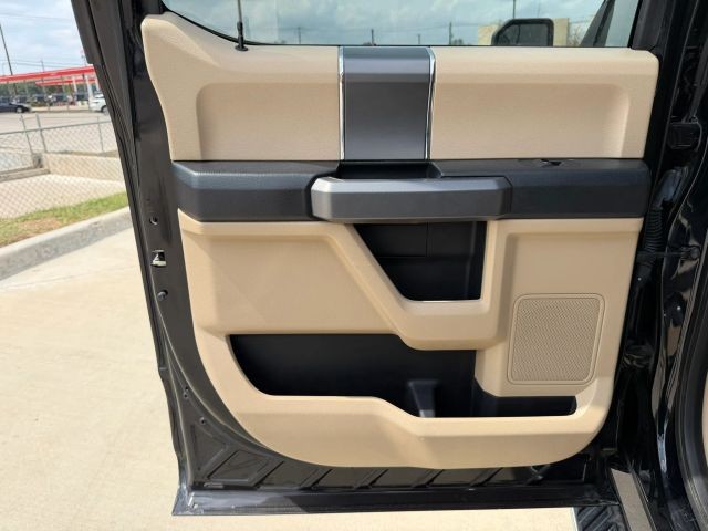 Ford F-150 Vehicle Full-screen Gallery Image 16