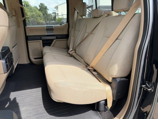 Ford F-150 Vehicle Full-screen Gallery Image 18