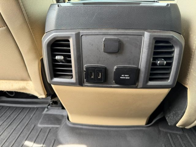 Ford F-150 Vehicle Full-screen Gallery Image 19