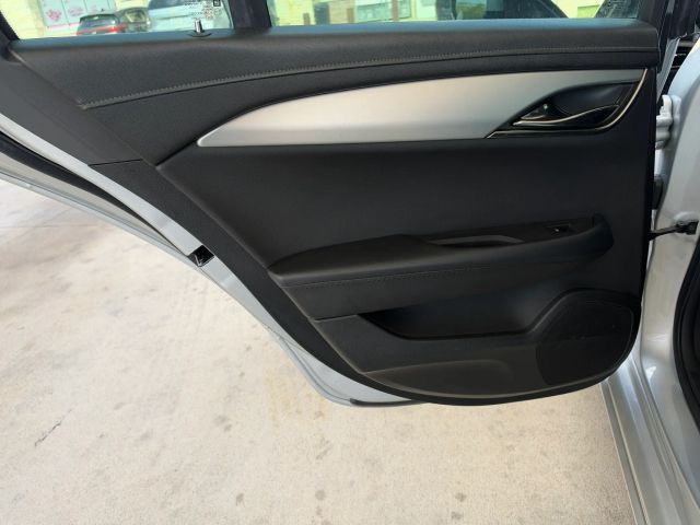 Cadillac ATS Sedan Vehicle Full-screen Gallery Image 13