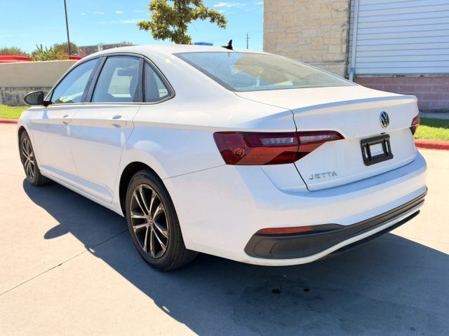 Volkswagen Jetta Vehicle Full-screen Gallery Image 04