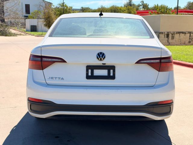 Volkswagen Jetta Vehicle Full-screen Gallery Image 05