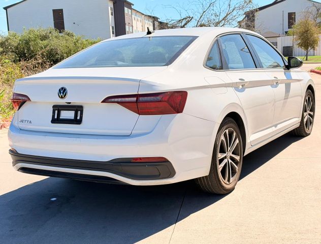 Volkswagen Jetta Vehicle Full-screen Gallery Image 06