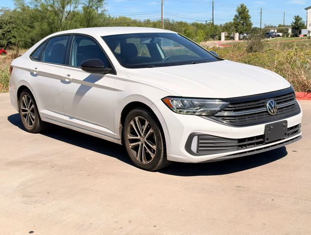 Volkswagen Jetta Vehicle Full-screen Gallery Image 08