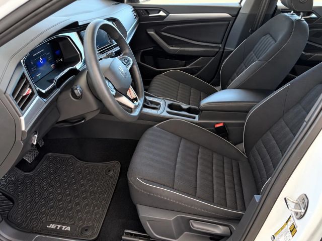 Volkswagen Jetta Vehicle Full-screen Gallery Image 10