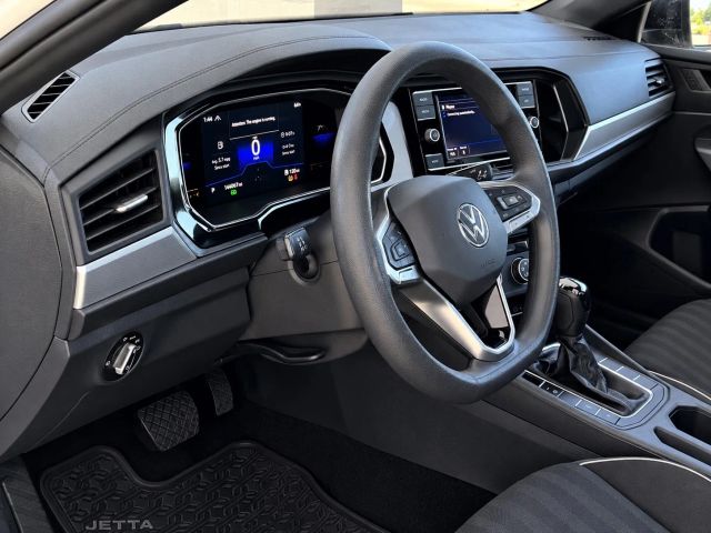 Volkswagen Jetta Vehicle Full-screen Gallery Image 11