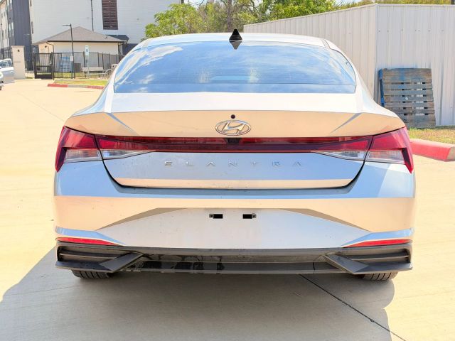 Hyundai Elantra Vehicle Full-screen Gallery Image 05