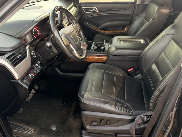 GMC Yukon Vehicle Full-screen Gallery Image 12