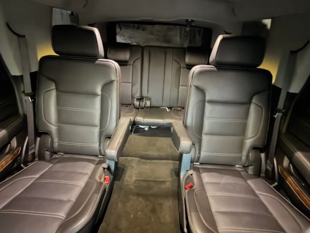 GMC Yukon Vehicle Full-screen Gallery Image 15