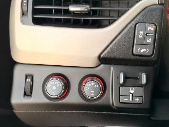 GMC Yukon Vehicle Full-screen Gallery Image 19
