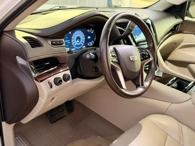 Cadillac Escalade Vehicle Full-screen Gallery Image 12