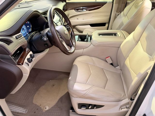 Cadillac Escalade Vehicle Full-screen Gallery Image 13