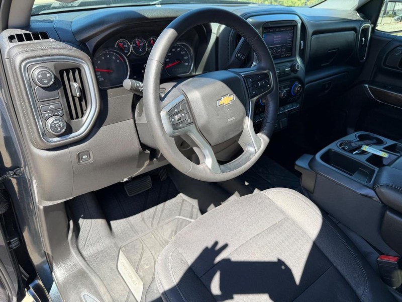 Chevrolet Silverado 1500 Vehicle Full-screen Gallery Image 10