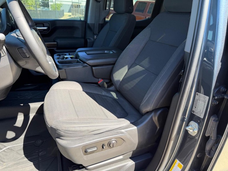 Chevrolet Silverado 1500 Vehicle Full-screen Gallery Image 11