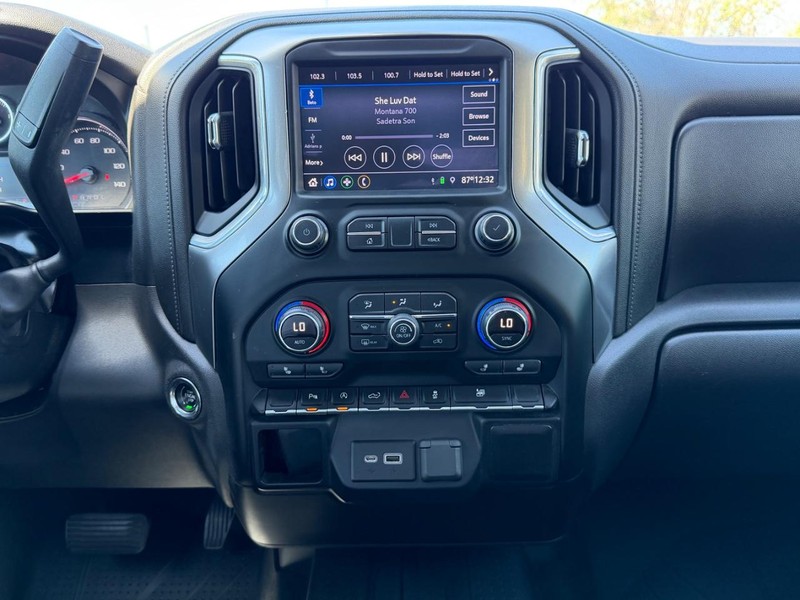 Chevrolet Silverado 1500 Vehicle Full-screen Gallery Image 13