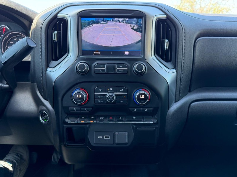 Chevrolet Silverado 1500 Vehicle Full-screen Gallery Image 14