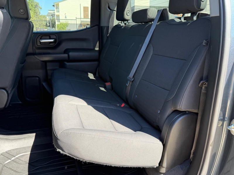 Chevrolet Silverado 1500 Vehicle Full-screen Gallery Image 17