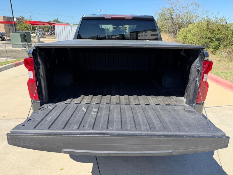 Chevrolet Silverado 1500 Vehicle Full-screen Gallery Image 19